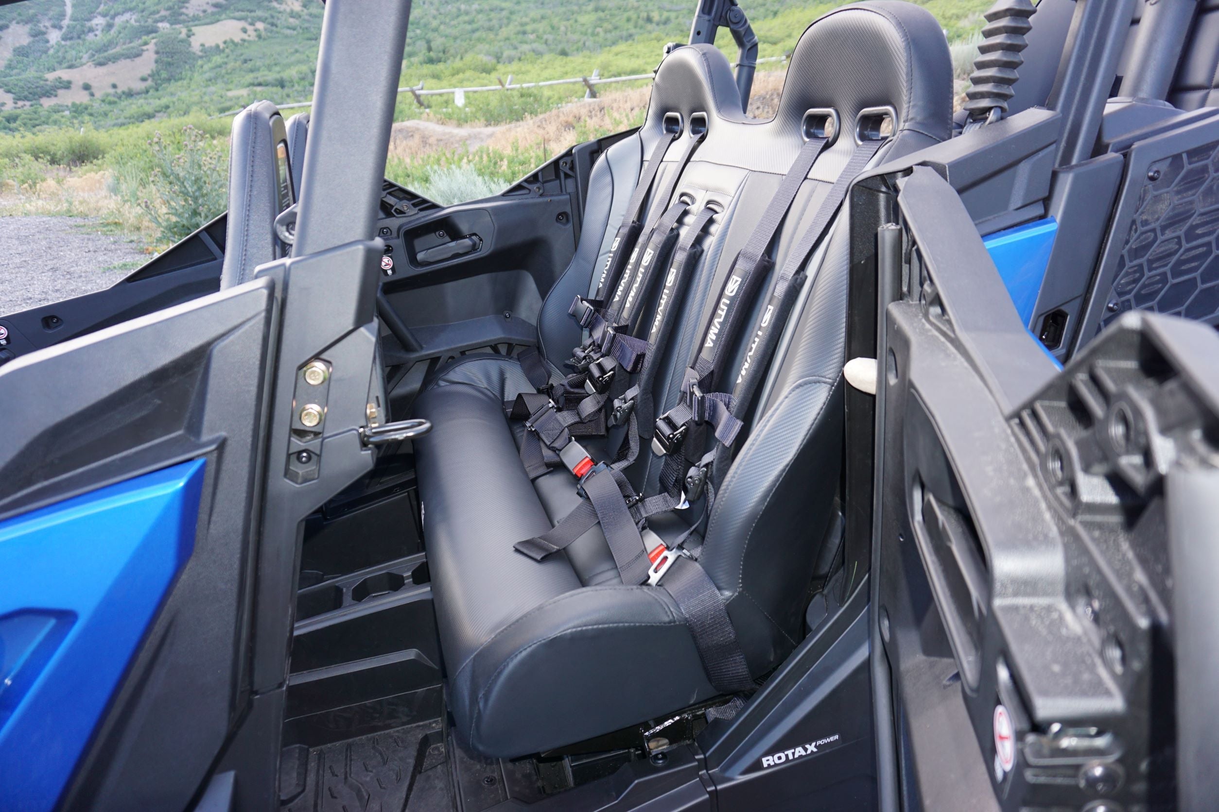 Commander Max Rear Bench Seat (2021+) W Harnesses