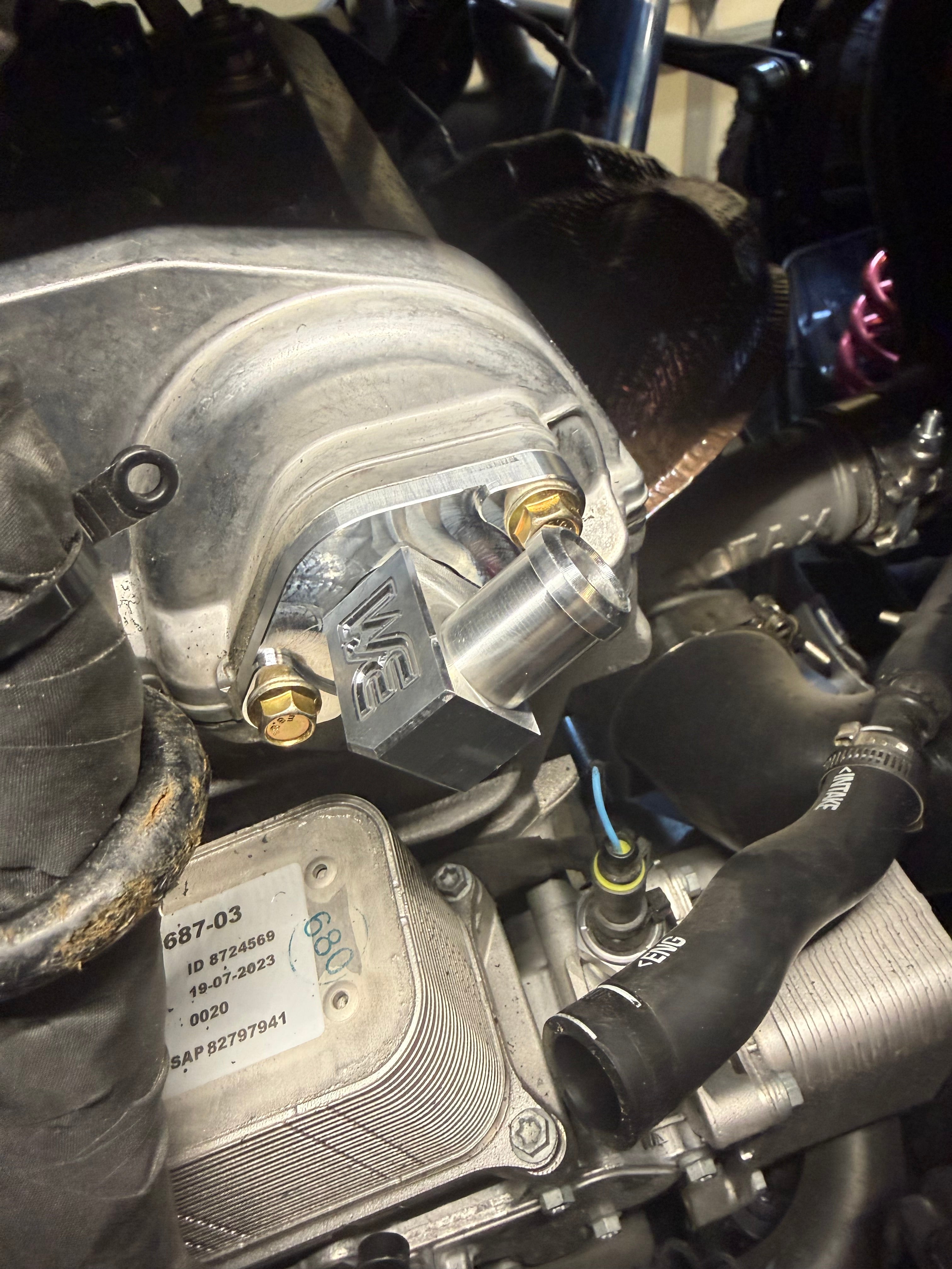 Maverick R Valve Cover Vent 360 Deg Fitting