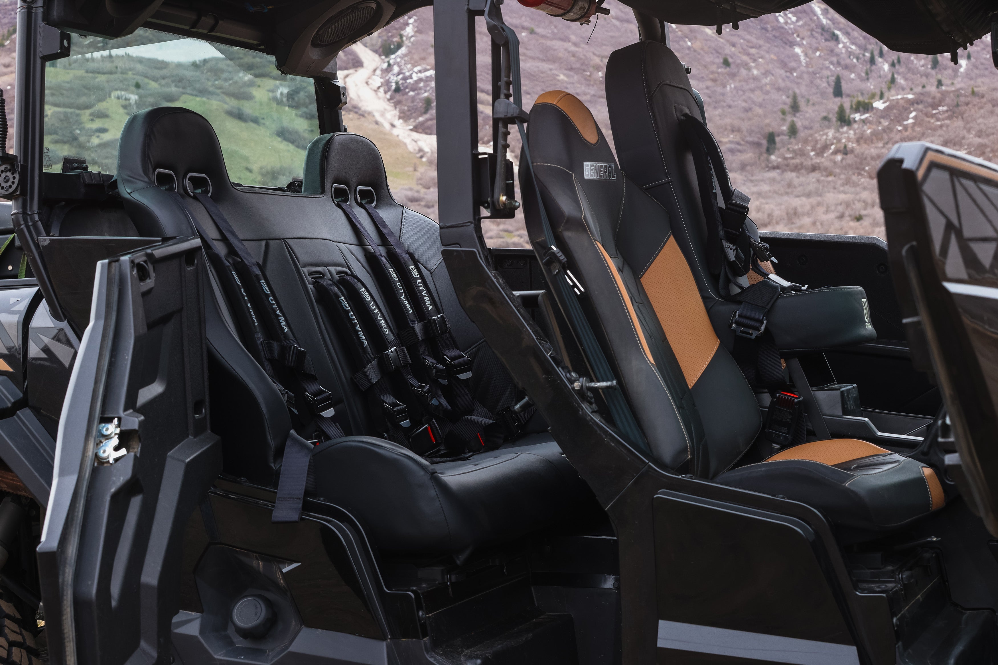 General 1000 Rear Bench Seat W Harnesses (2017+)