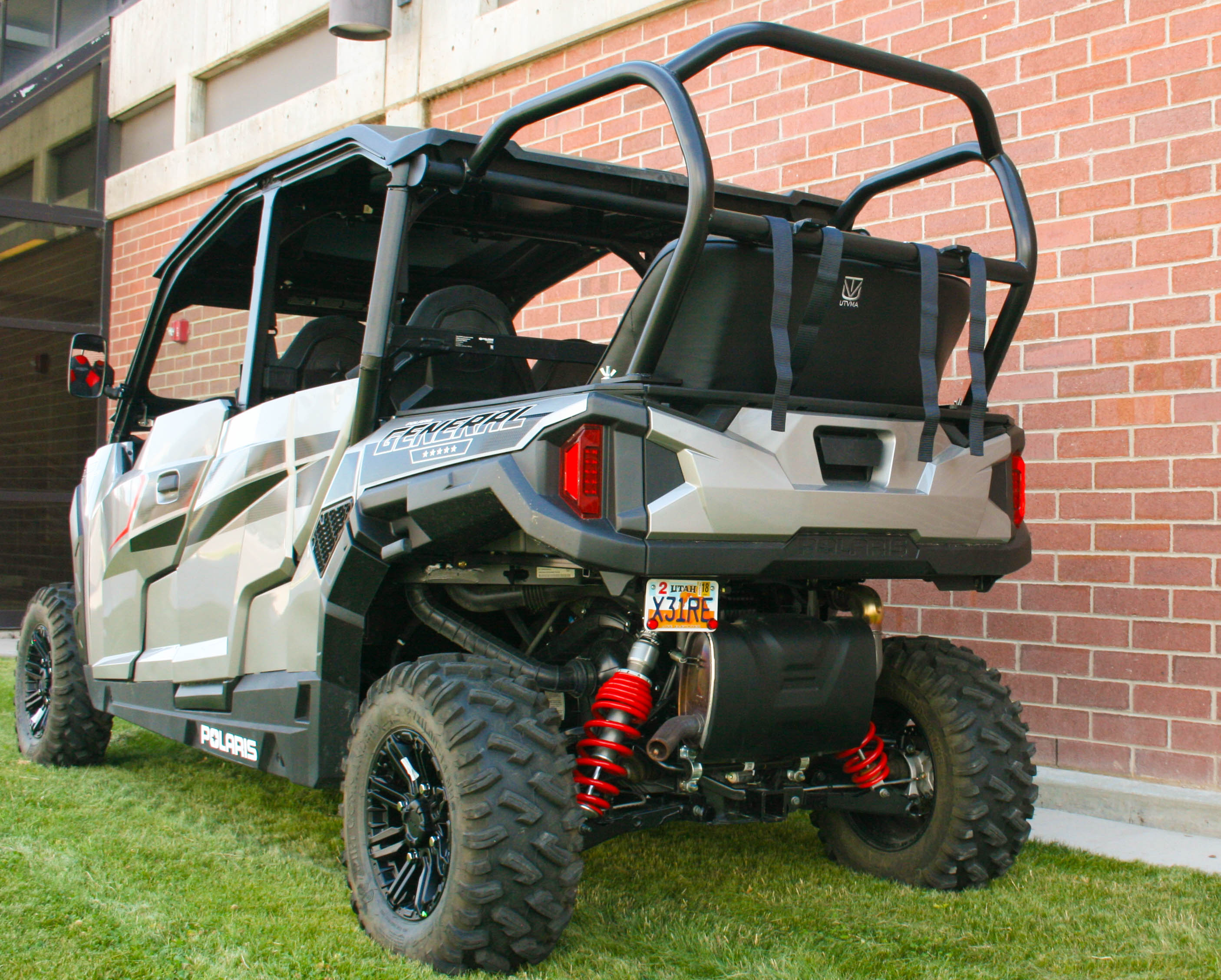 General / General 4 Backseat and Roll cage Kit (2016+)