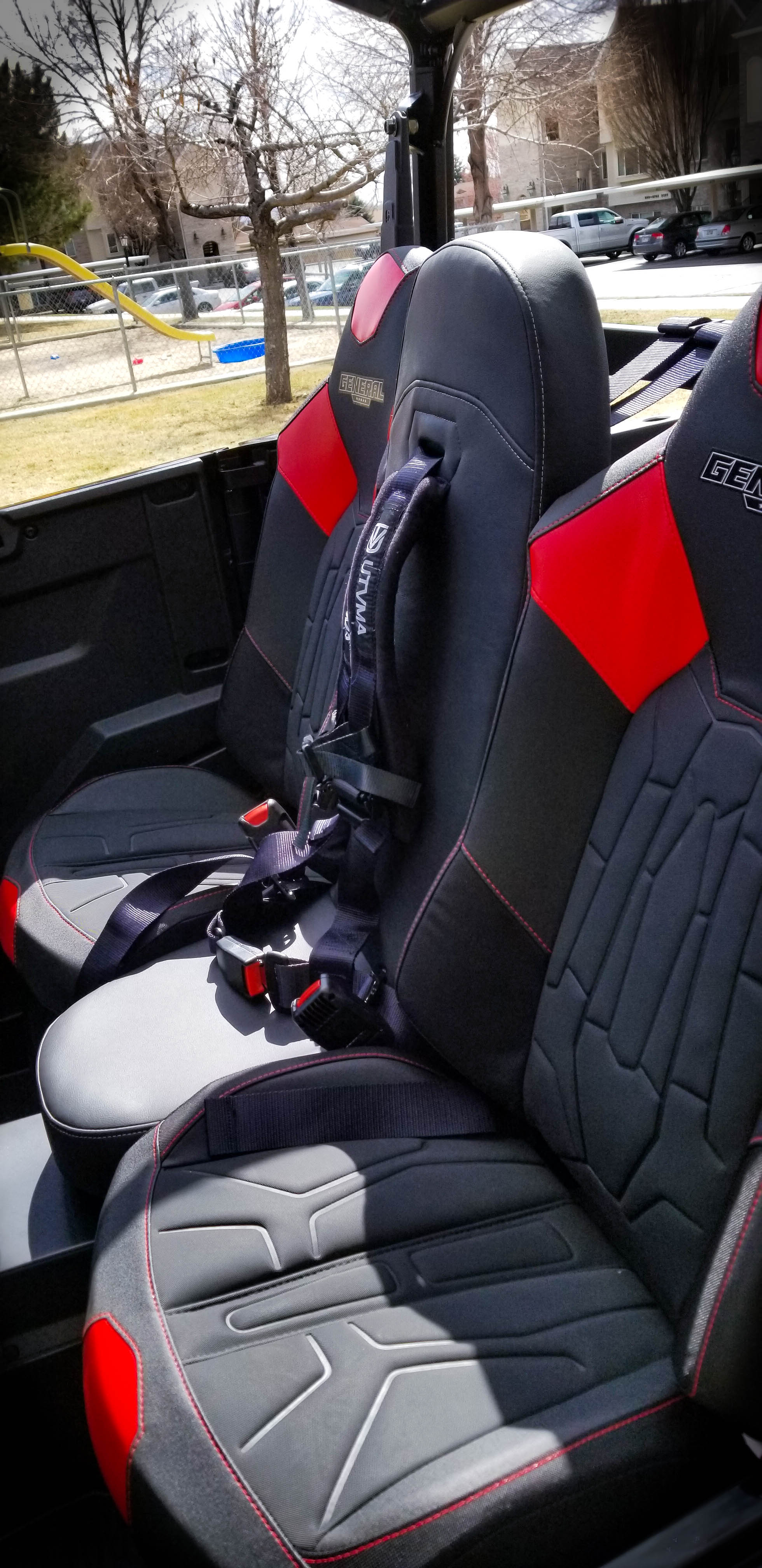 General 4 Rear Bump Seat w Console Delete Kit (2016+)