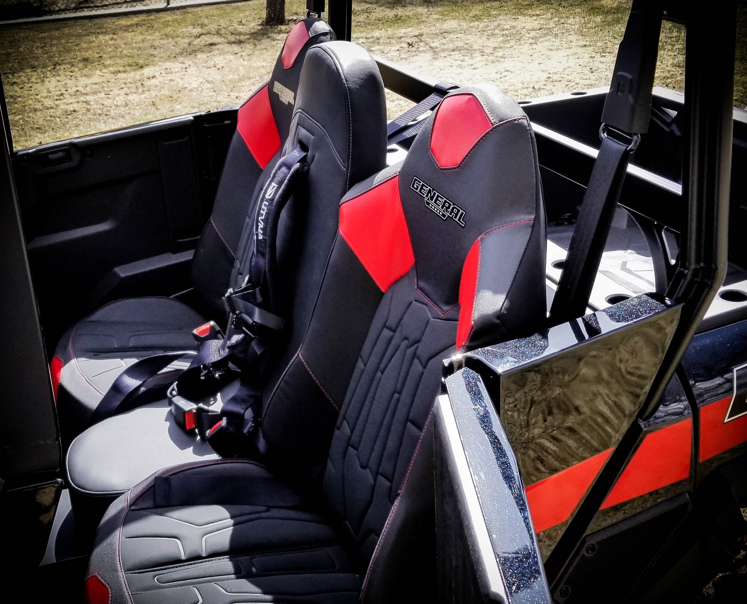 General 4 Rear Bump Seat w Console Delete Kit (2016+)