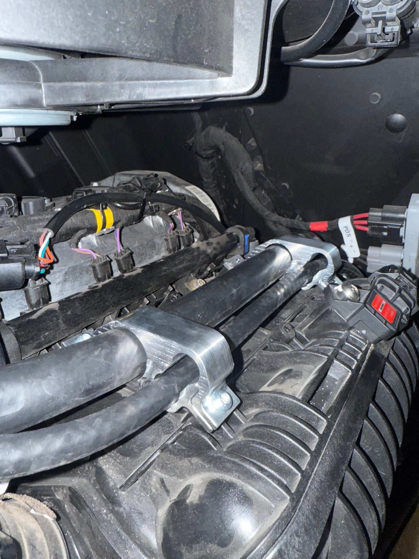 Maverick R Plenum Hose Retainers