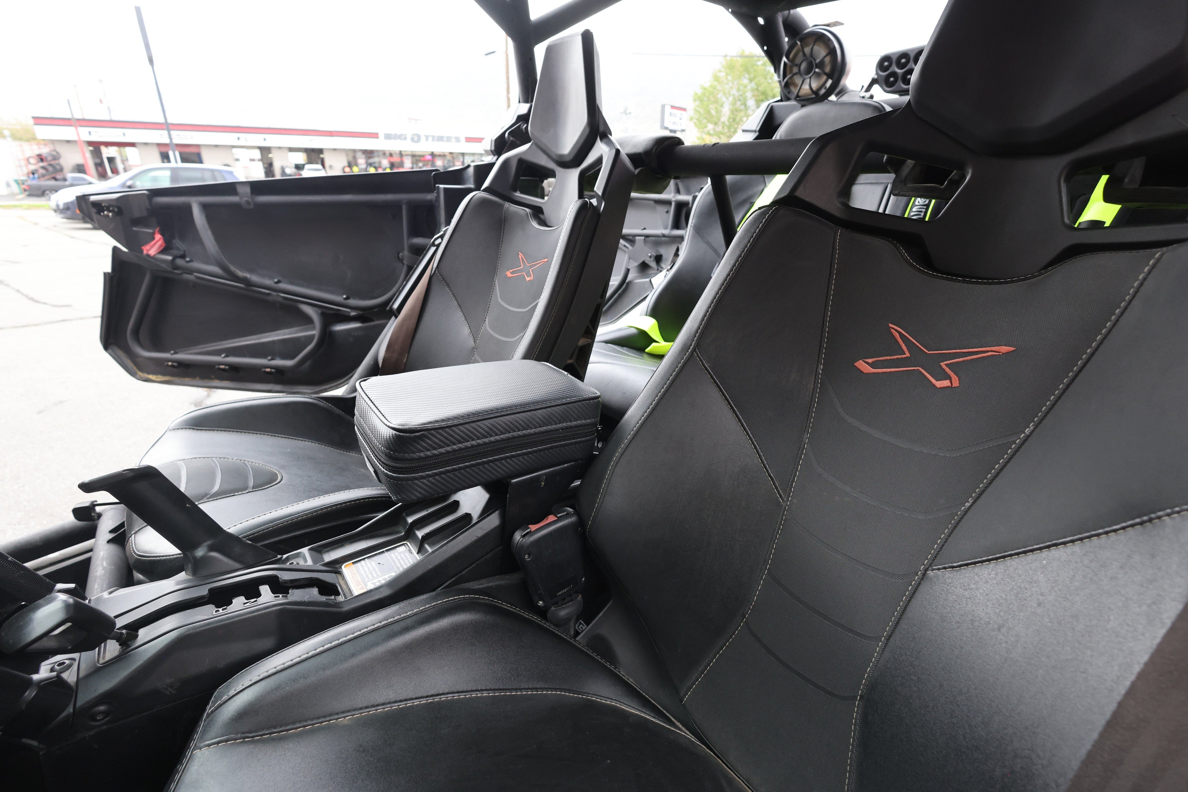 UTVMA Maverick X3 Armrest with Bracket (2017+)