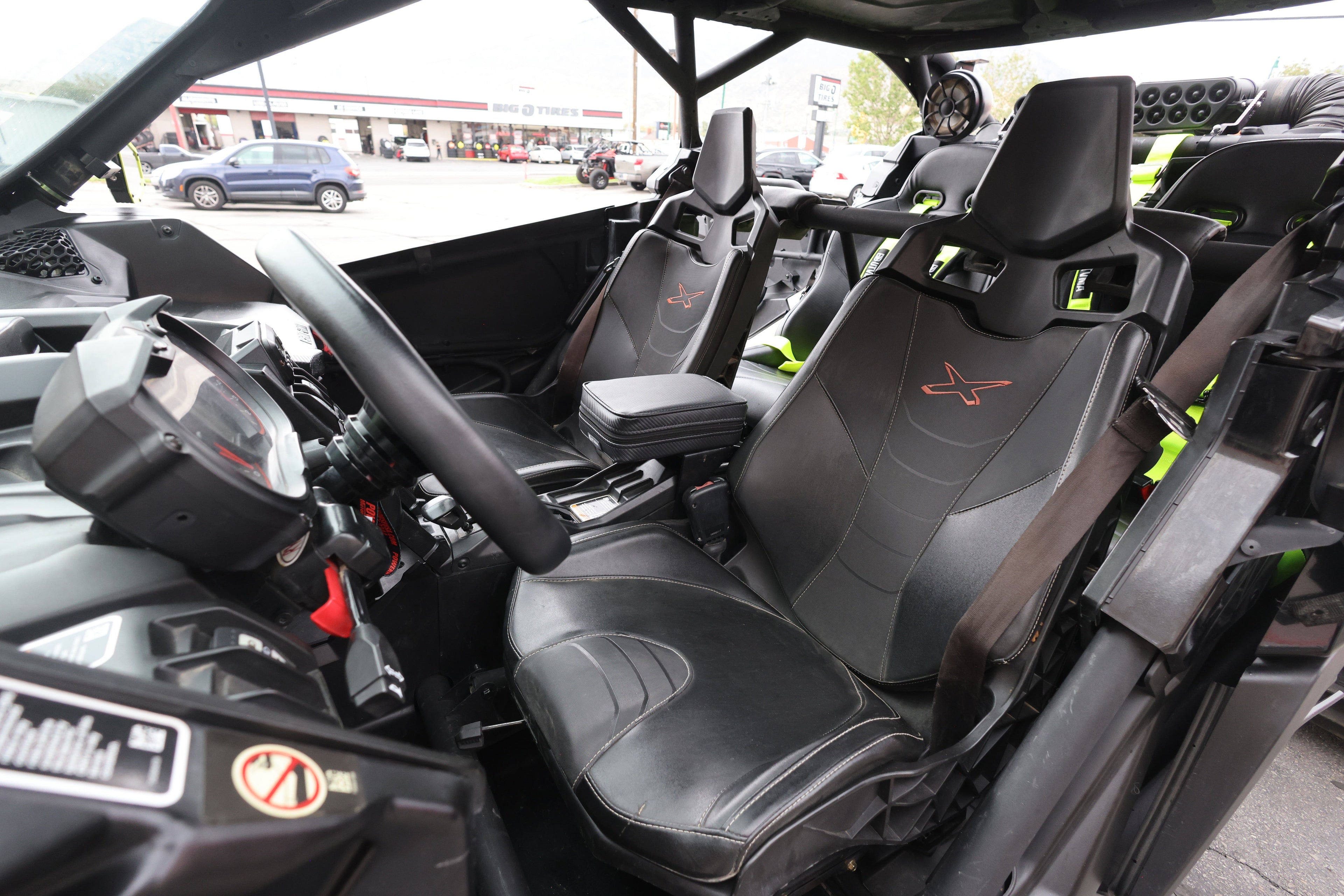 UTVMA Maverick X3 Armrest with Bracket (2017+)