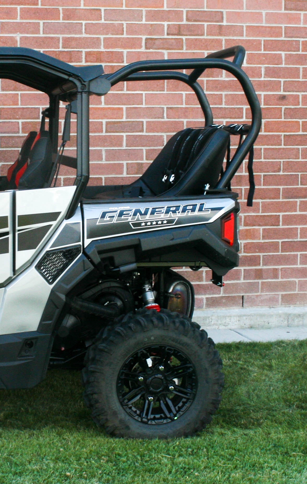 General 4 Backseat and Roll cage Kit (2016-2024)