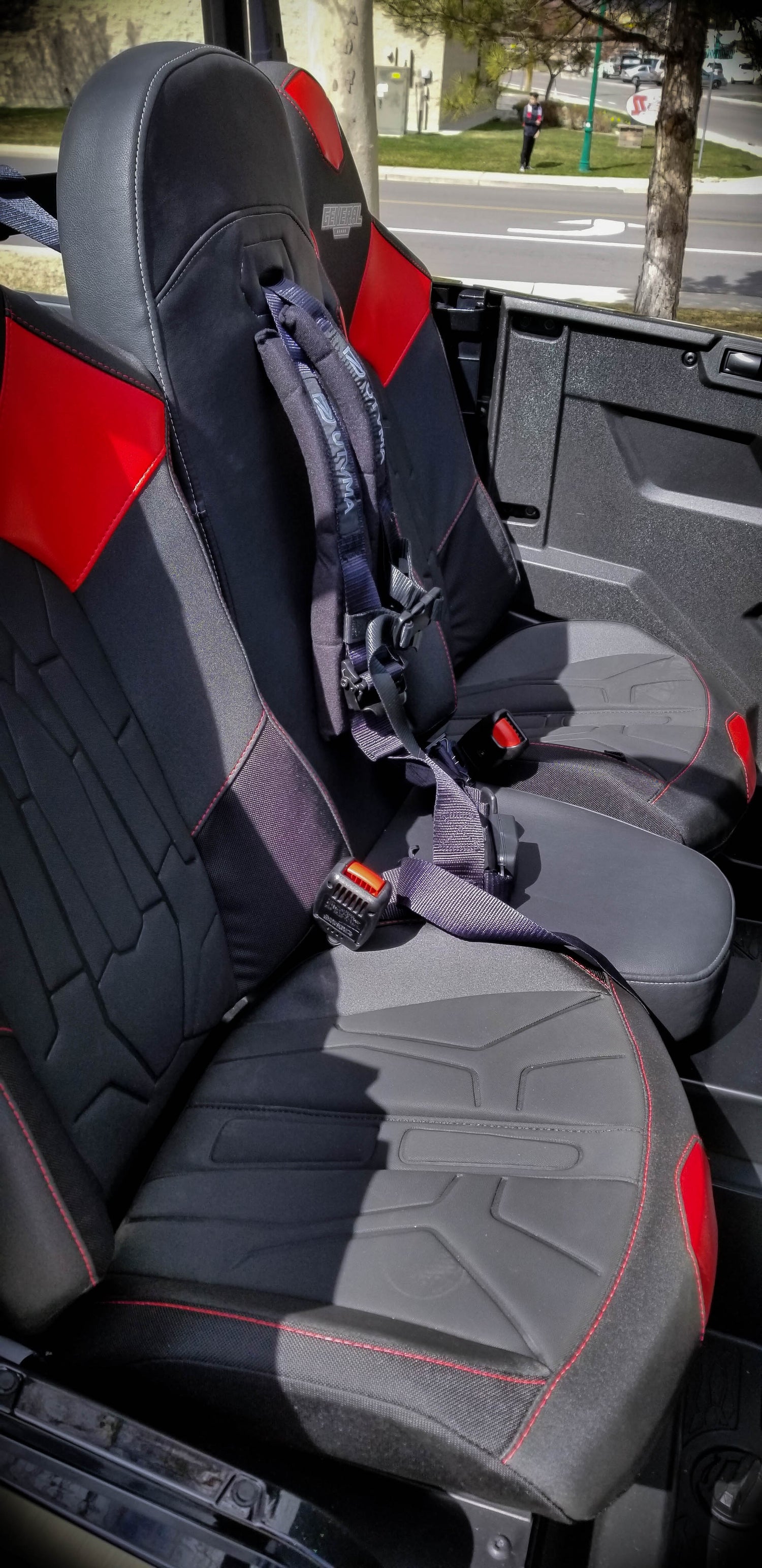 General 4 Rear Bump Seat w Console Delete Kit (2016+)